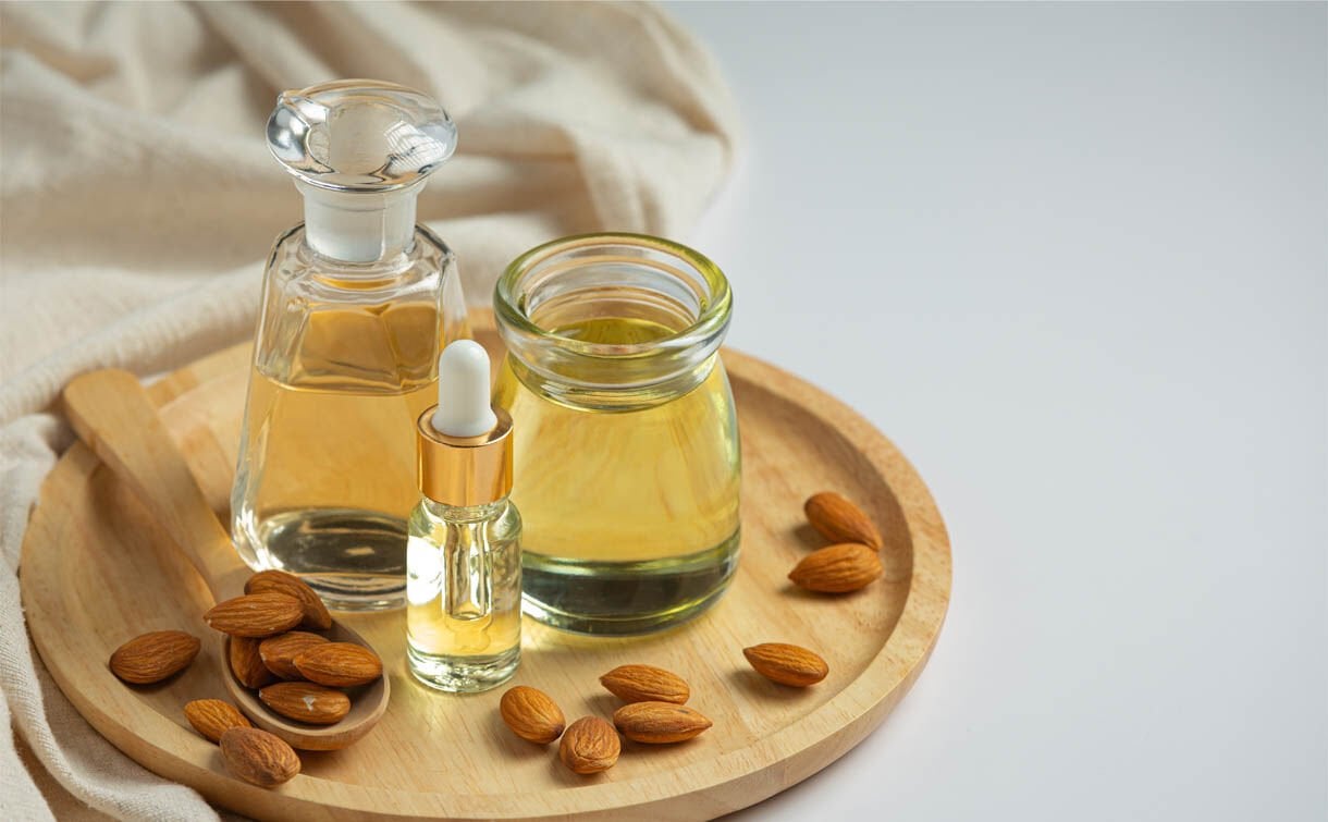 What are the benefits of apricot kernel oil? How is it applied to hair and skin?