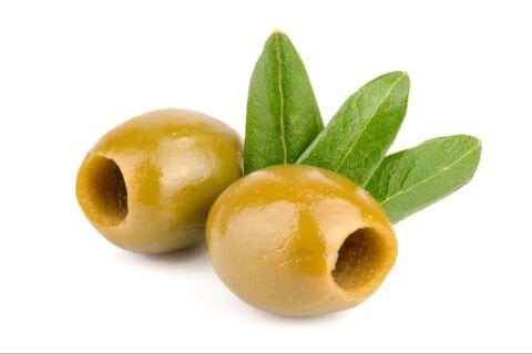 Entsteinte grüne Oliven