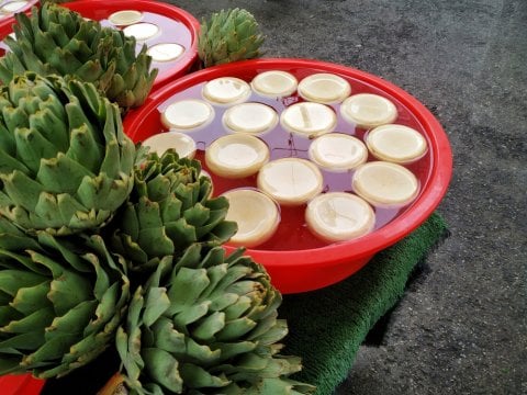 Артишок в миске